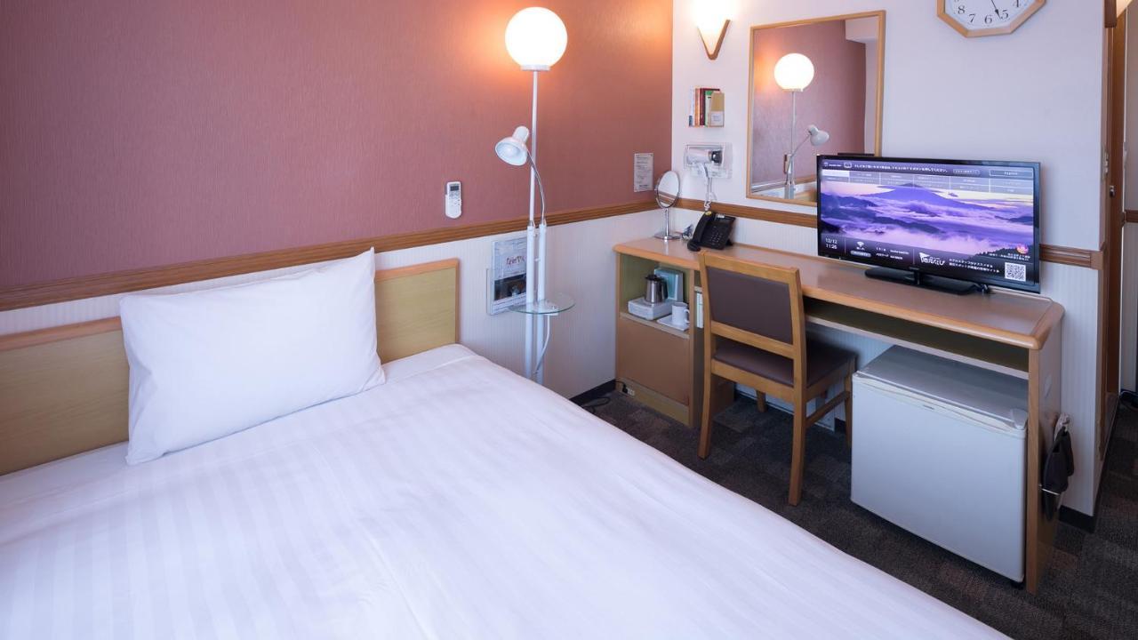 Toyoko Inn Matsuyama Ichibancho Exterior photo